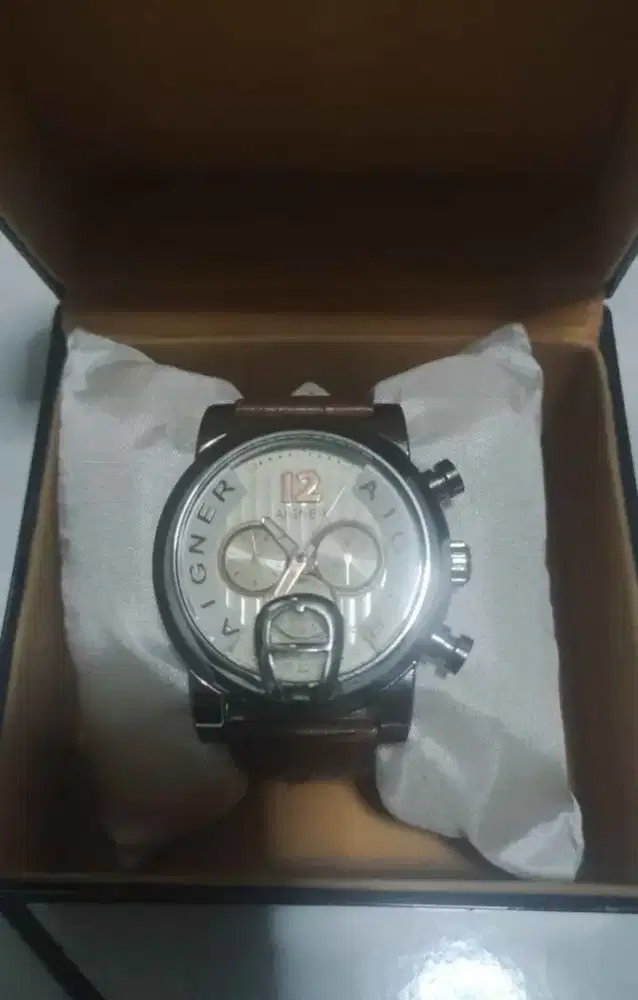 Jam tangan aigner