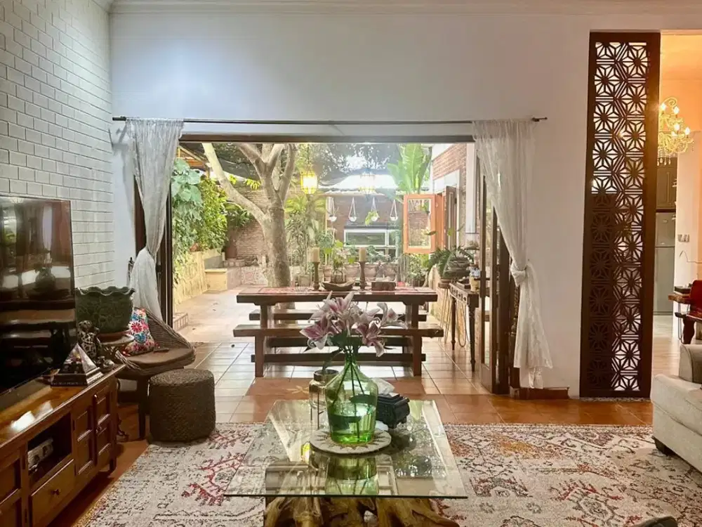 Rumah bagus unik rapih siap huni di Leuwinanggung Cibubur