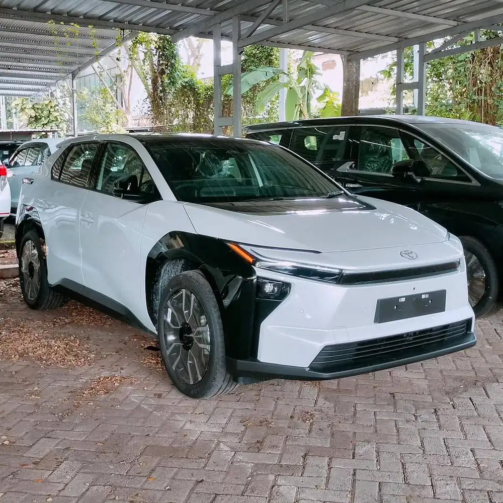 TOYOTA BZ4X PUTIH AUTOMATIC '26
