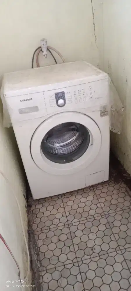 Mesin cuci front loading