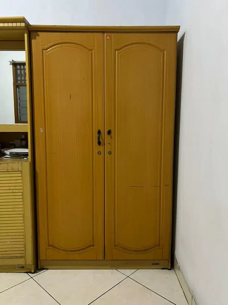 Lemari kayu 2 pintu
