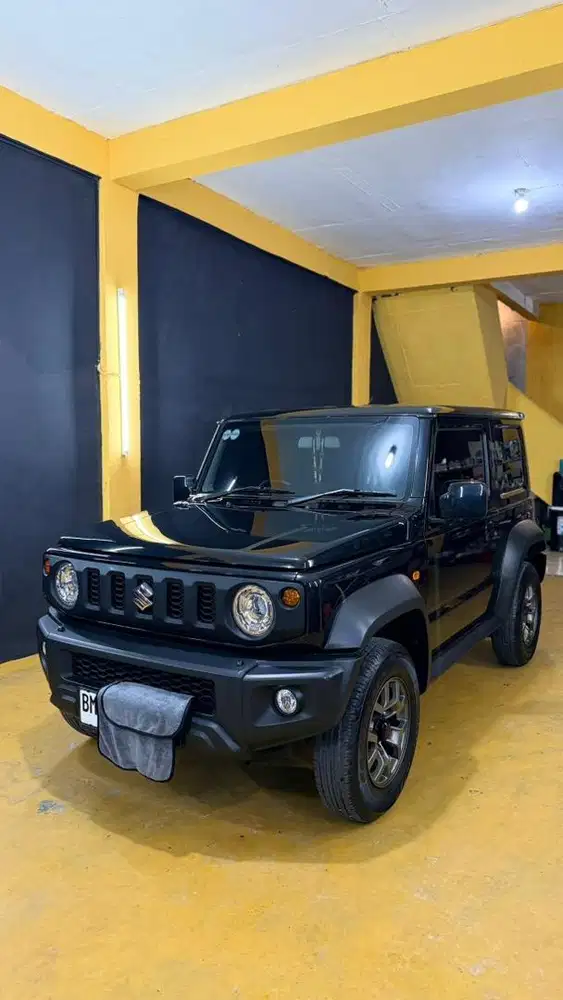 Suzuki jimny 2021 AT KM 17 ribu atas nama sendiri