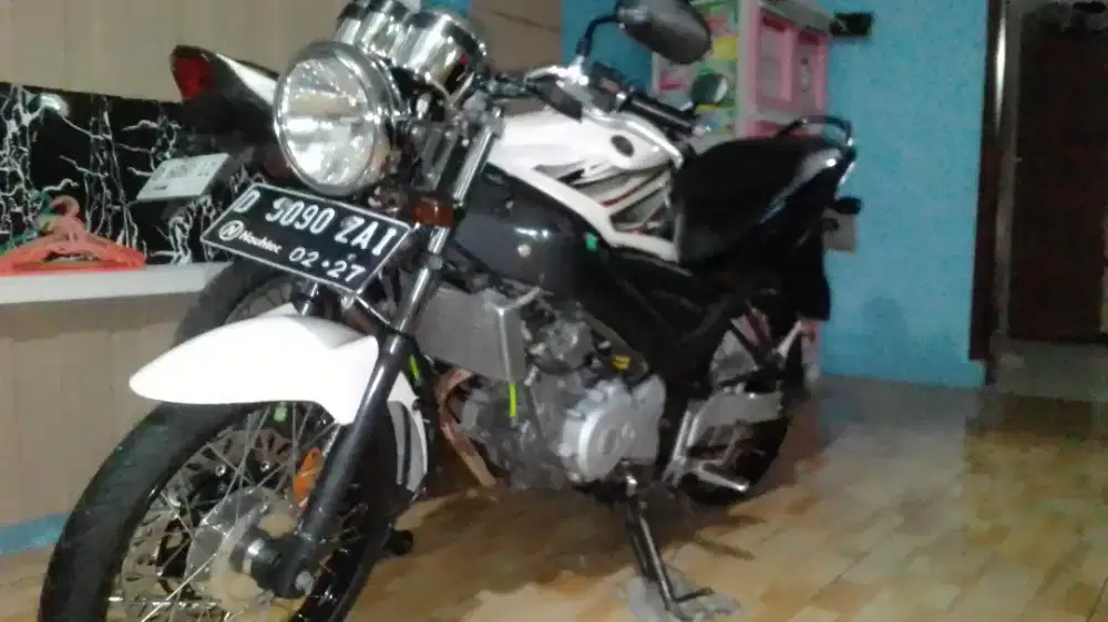 Jual Yamaha Vixion putih tahun 2012 ss kumplit kaleng on pajak off