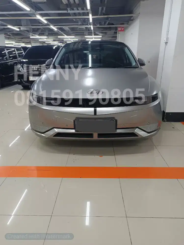 Hyundai IONIC Signature EV listrik 2022 Abu abu
