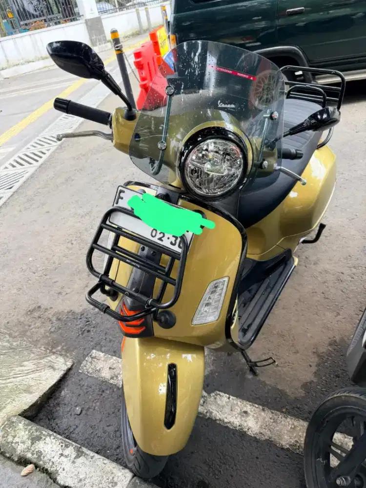 Jual motor vespa GTS plus atribut vespa