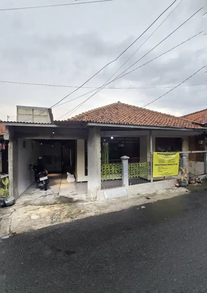 DISEWAKAN MURAH 1  RUMAH/TEMPAT USAHA , di Jakarta Selatan,Petukangan.