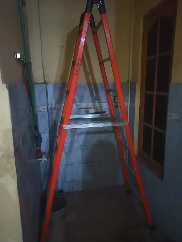 Tangga yang kuat dan kokoh merek Bina Bakti