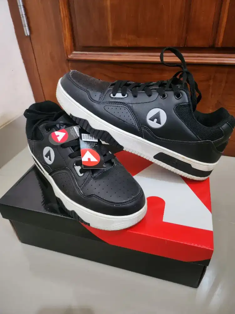 Airwalk Corsa Men's Skate Shoes size 42 like new 2x pakai