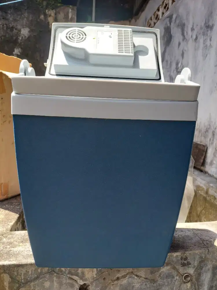 Mobicool Coolbox Pendingin minuman Mobil