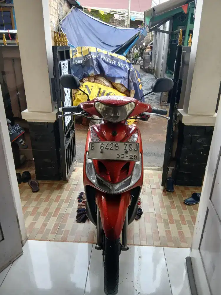 Yamaha Mio tahun 2011 warna merah