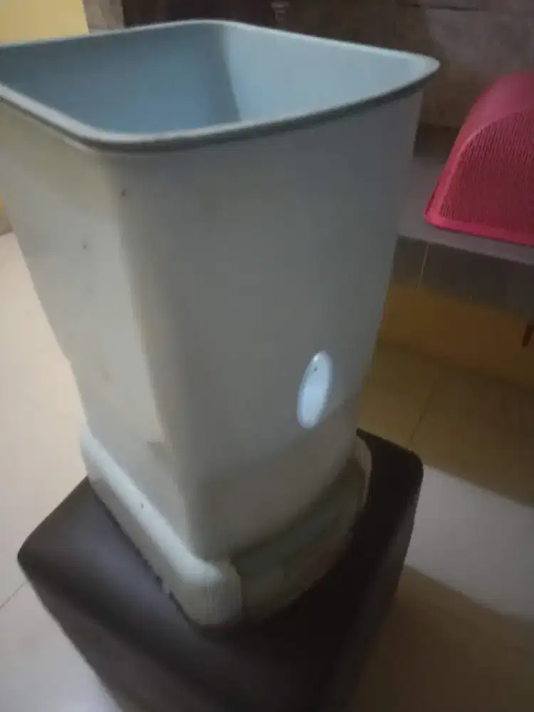 tempat beras merek Lion Star