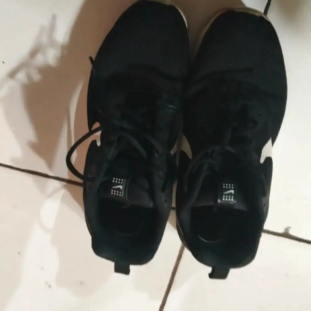 Mau jual sepatu Nike air bekas