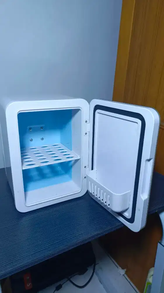 Kulkas Mini Portable Hot Cool Mobil Rumah