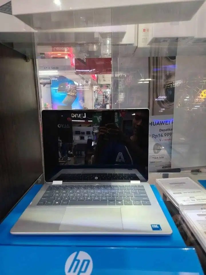 HP OmniBook 5 14 inch Flip 2-in-1 Laptop 14-fp0558TU