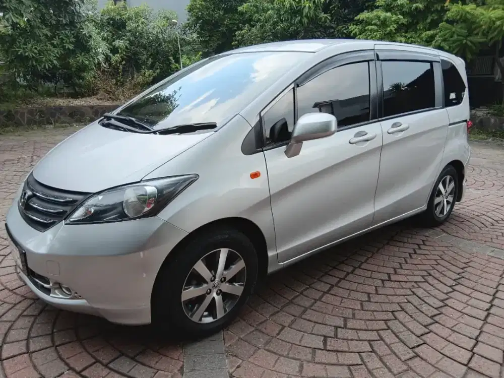 Freed 1.5 E PSD Istemewa KM asli rendah