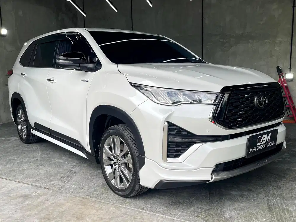 Toyota INNOVA ZENIX 2.0 HYBRID Q AT 2023 (MODELLISTA)