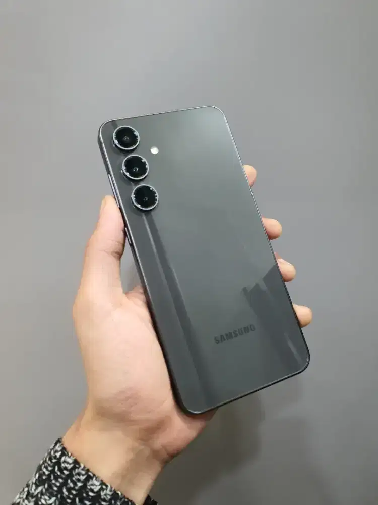 Samsung S24 FE 8/256 GB Garansi Juli 2026