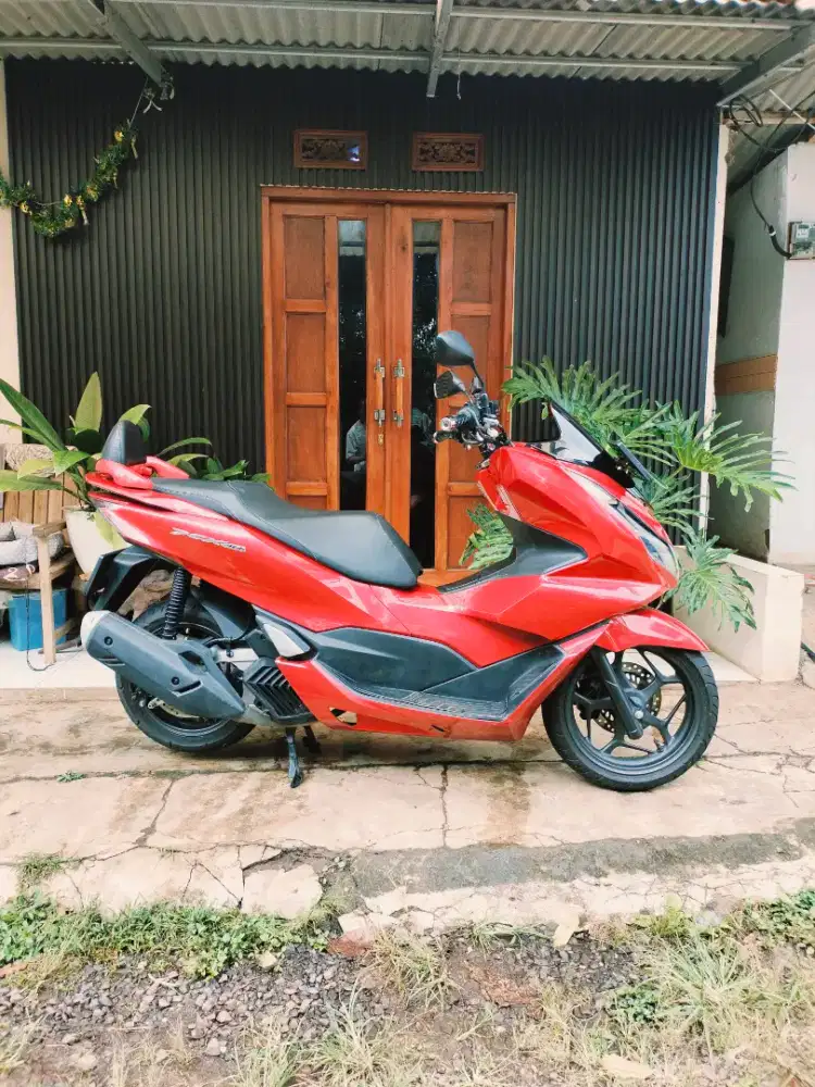 Honda PCX Merah Glossy Istimewa