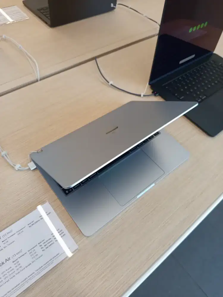 macbook air 13 inci m2 & m4