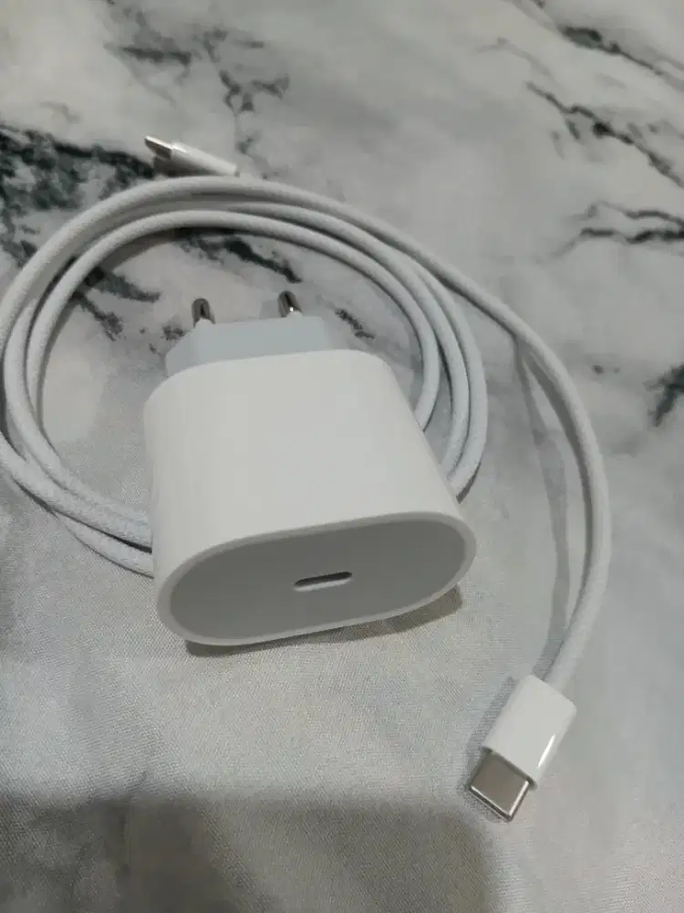CHARGER KEPALA IPHONE ORI IBOX 
BARU + Kabel TYPE C Original Iphone 17