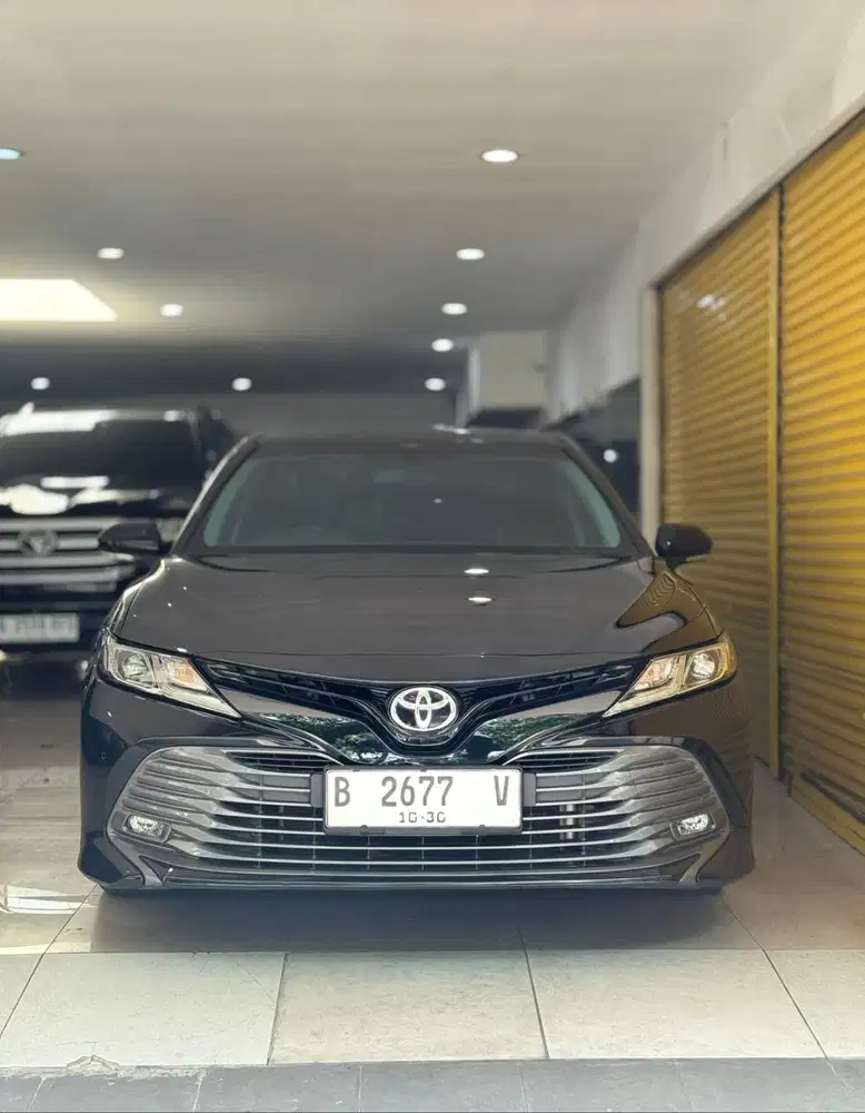 Toyota New Camry 2.5 V 2019 October Automatic Hitam Metalik Vieta Moto
