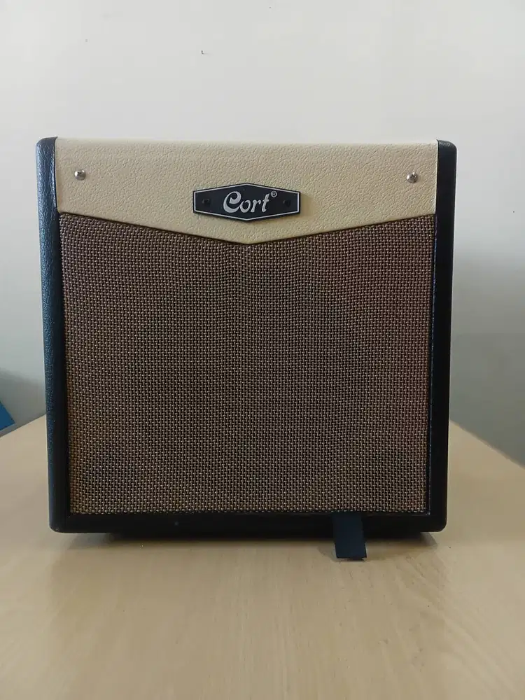 Dijual ampli gitar cort CM15 R