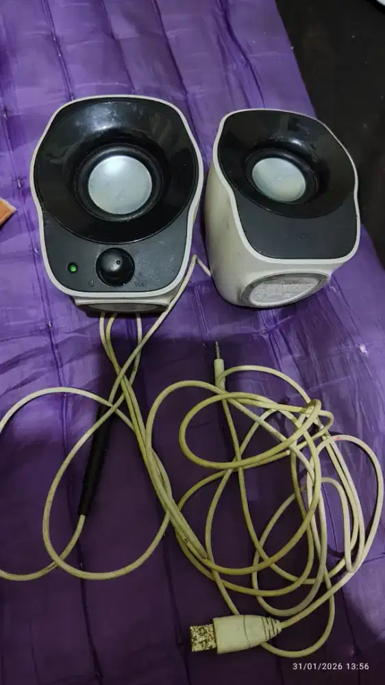 Misi mau jual speaker Logitech Laptop/Komputer msh bagus suara Nyaring