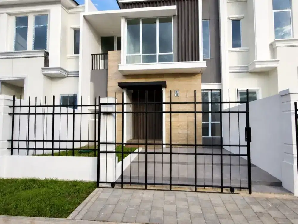 DIJUAL RUMAH 2 LANTAI BAGUS SIAP HUNI ADA KOLAM RENANG HARGA NEGO SENTUL CITY SSR976