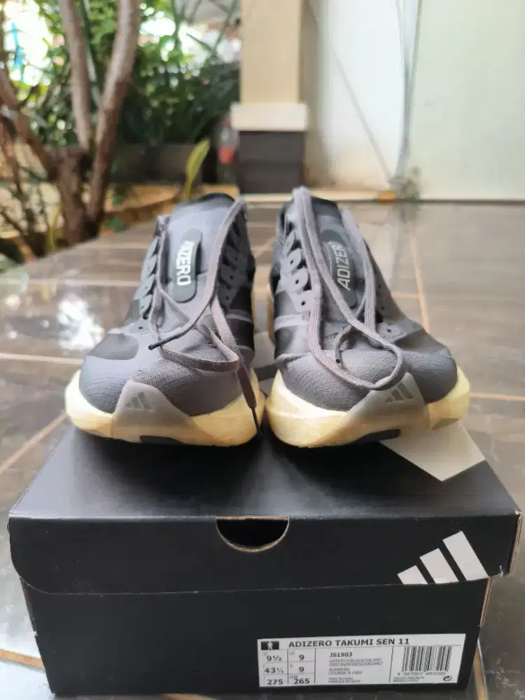 Sepatu Lari ADIDAS TAKUMI SEN 11