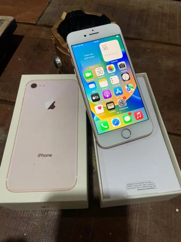 Iphone 8 64gb resmi mulus ori gak ada minus