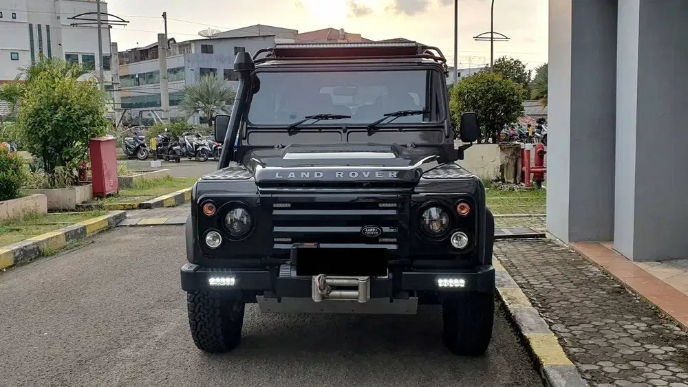 Land Rover Defender 2.2 90 SWB Diesel MT Manual Hitam 2013 Low Miles