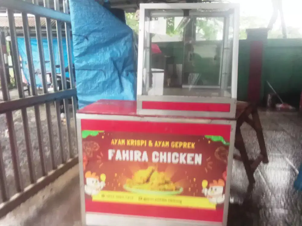 Etalase jualan fried chicken