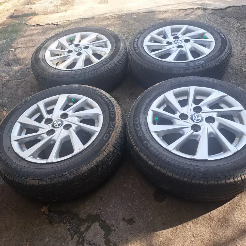 Velg dan ban r14 agya ayla calya sigra velg original