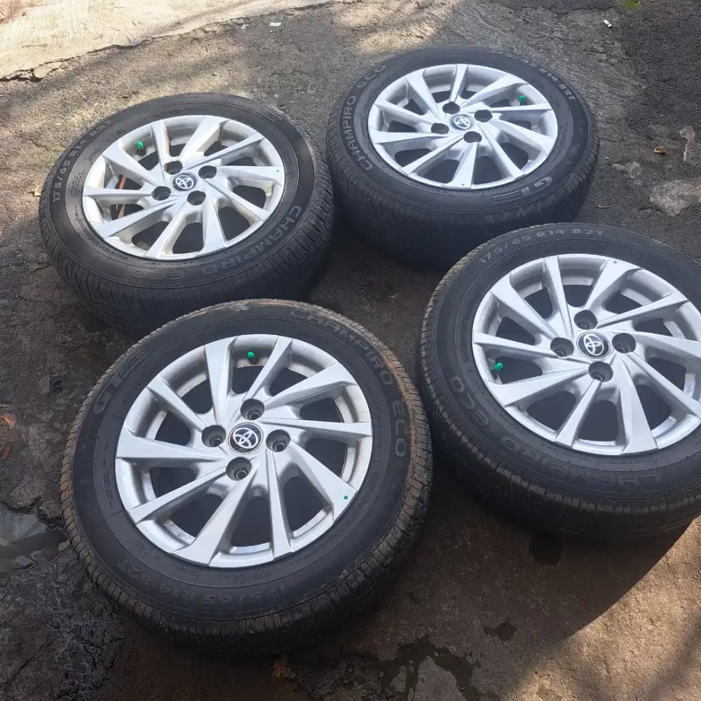 Velg r14 original for mobil agya sigra calya karimun dll