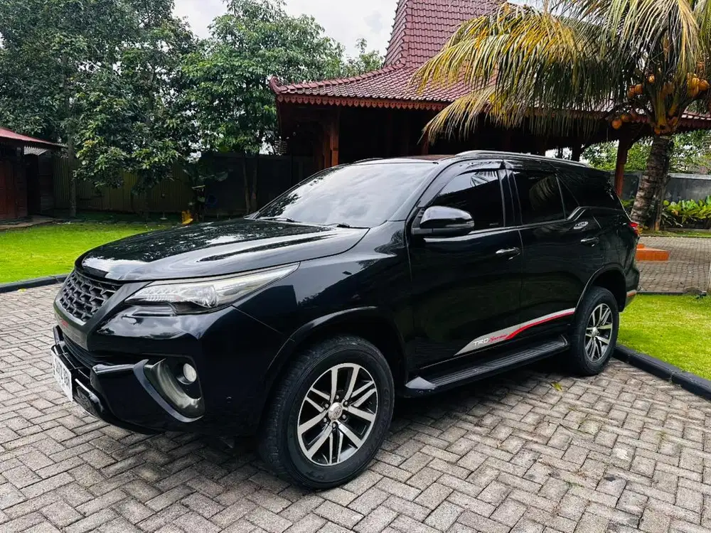VRZ 2016 Hitam Diesel solar AT automatic fortuner