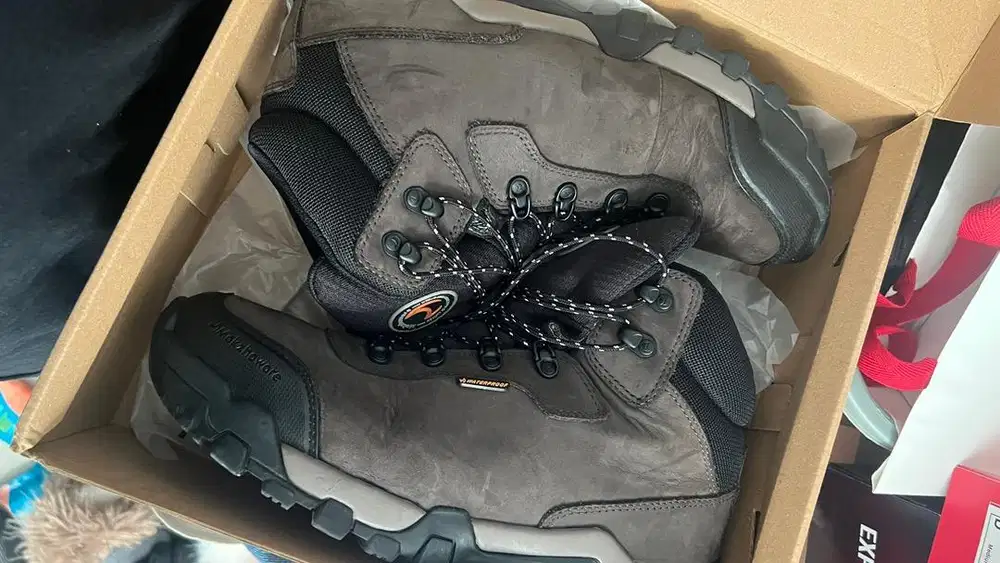 Sepatu Gunung Waterproof - Mokzhaware Reality- Belum ada 1 bulan