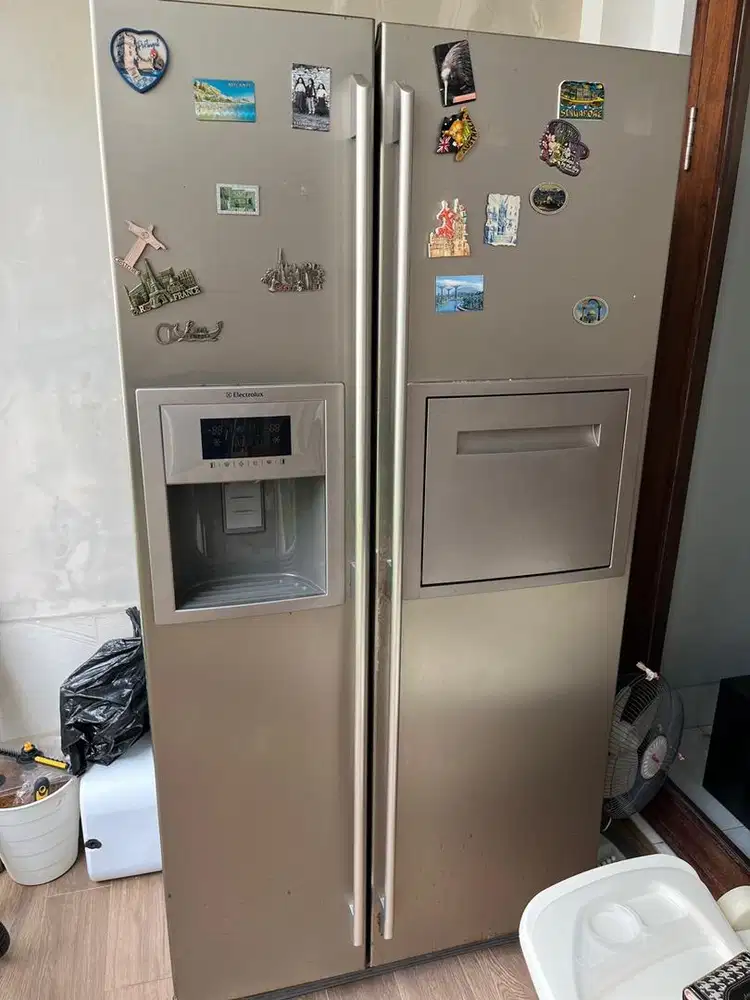 Kulkas Electrolux  side by side 604 liter