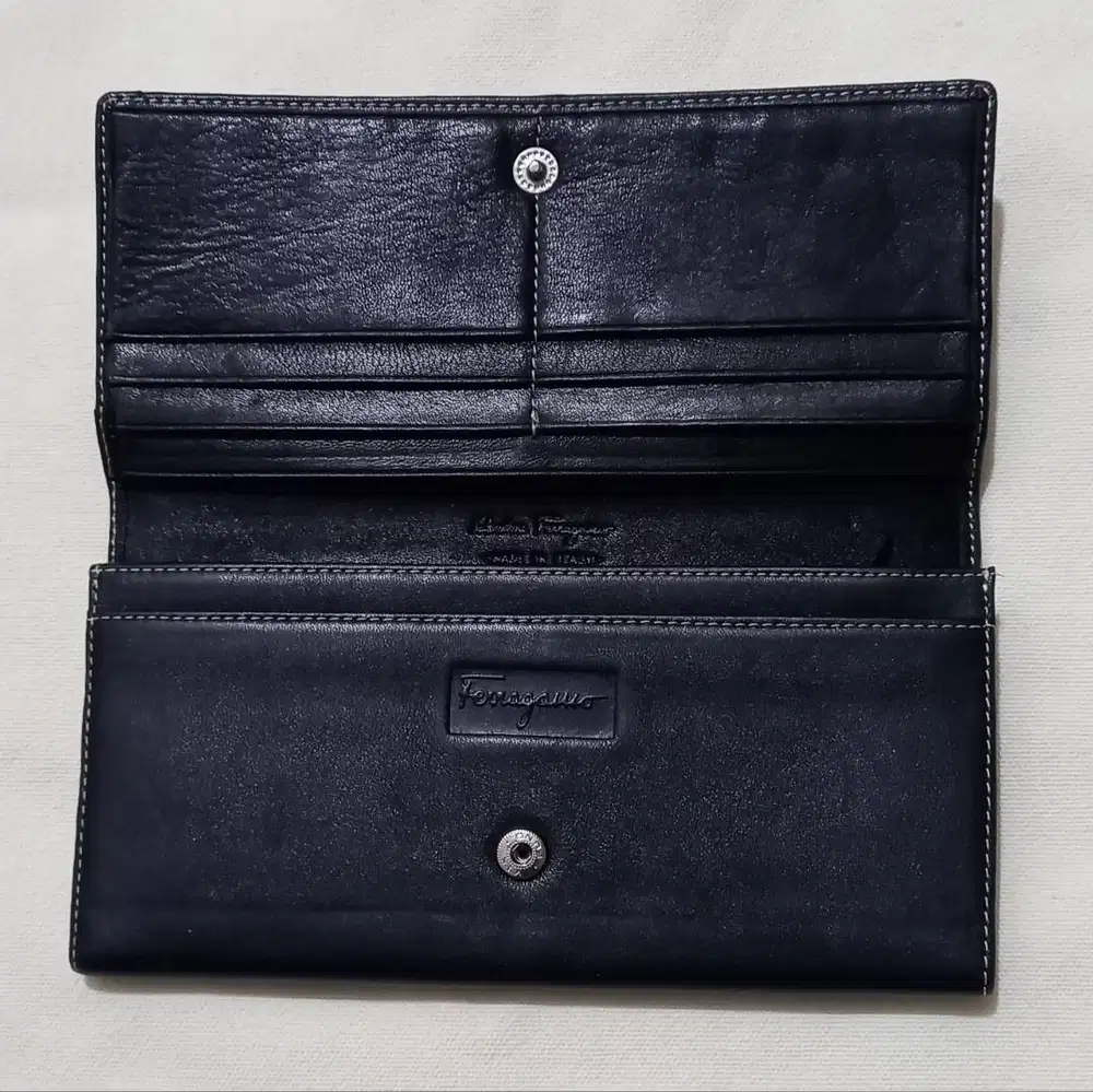 Long Wallet Wanita Salvatore Ferragamo