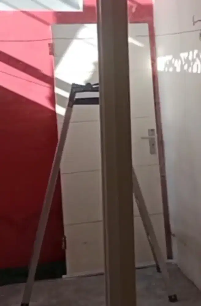 Pintu second warna putih