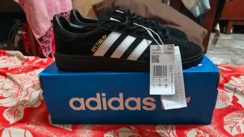 sepatu handball spezial