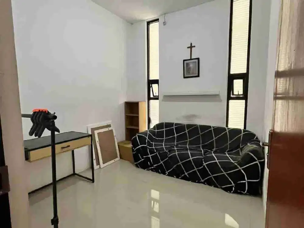 jual cepat rumah 2 lantai di taman kopo indah