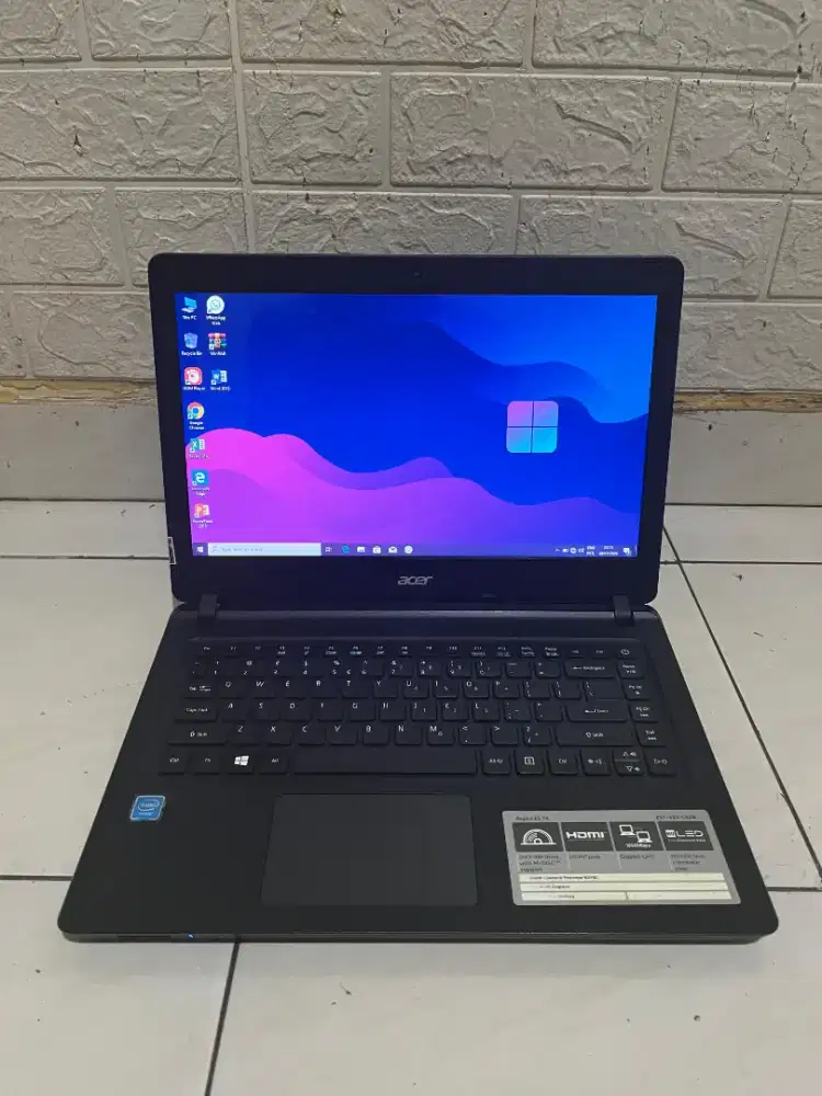 Dijual Acer Aspire ES1 - 422 intel celeron N3350 ( ram 6/ ssd 128 gb )