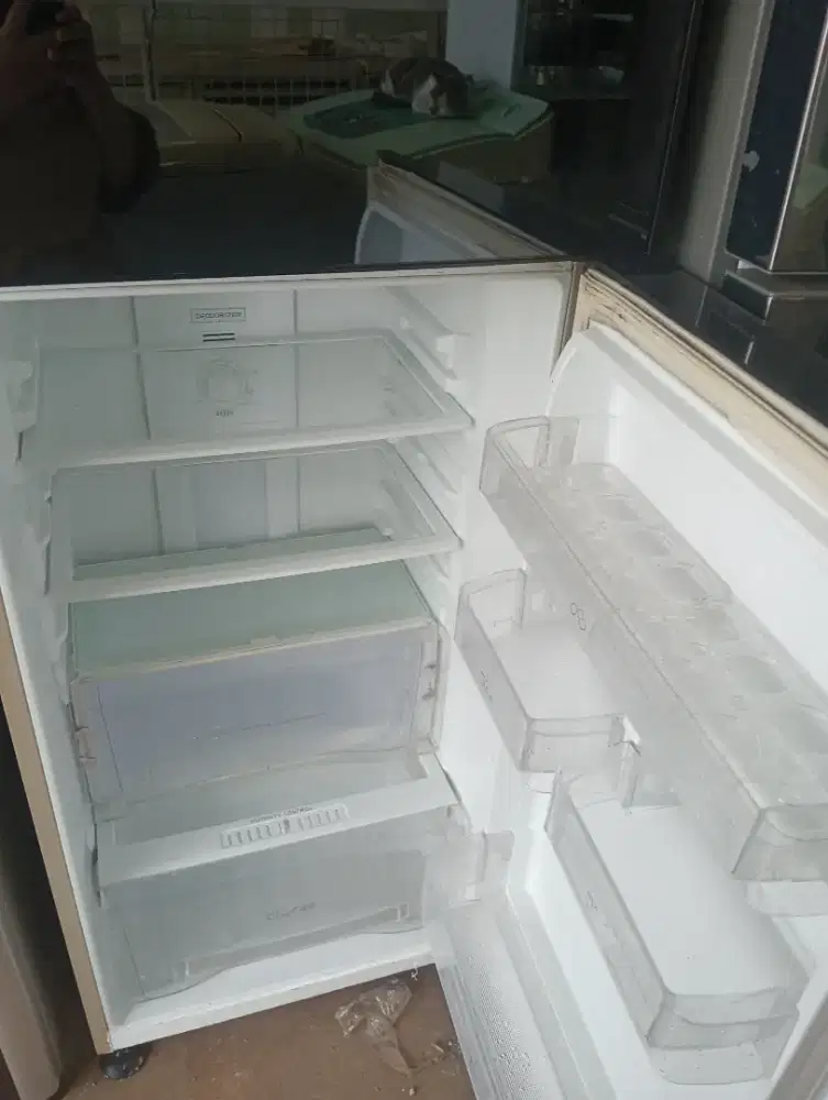 Kulkas Polytron 2 pintu