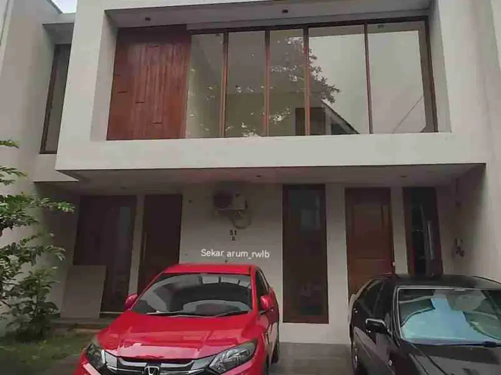 Dijual atau disewa rumah bagus siap huni dalam Townhouse lokasi strategis