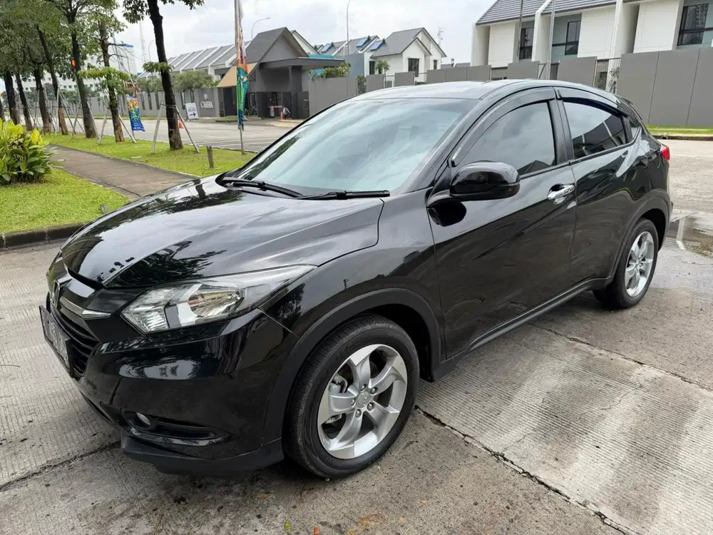 hrv hr-v e at 2017 hitam km low