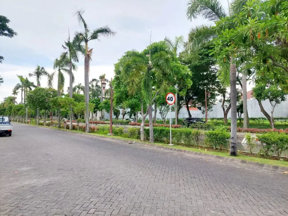 Rumah Murah 2 Lt Raya Pakuwon City Utama dekat Galaxi Bumi Permai