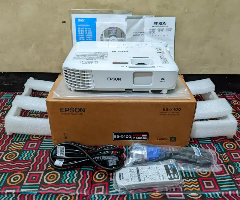 Proyektor Epson eb x400 like new