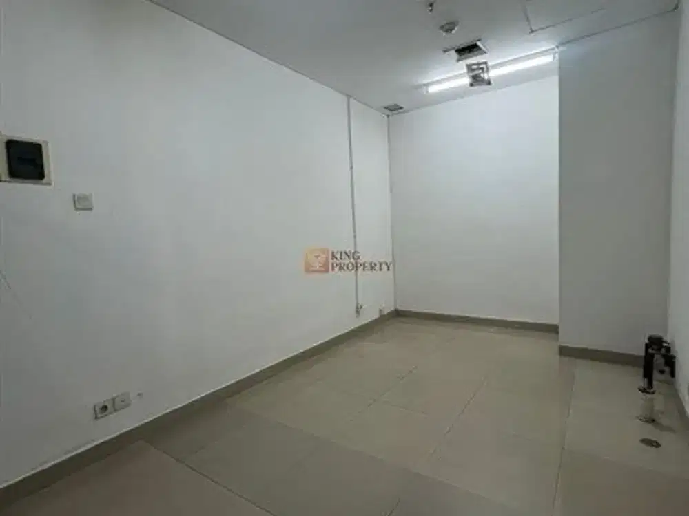 KIOS MULTIFUNGSI – SIAP USAHA! Cocok untuk kantor, gudang barang, ekspedisi, atau UMKM . Disewakan kios usaha di area apartemen madison park
