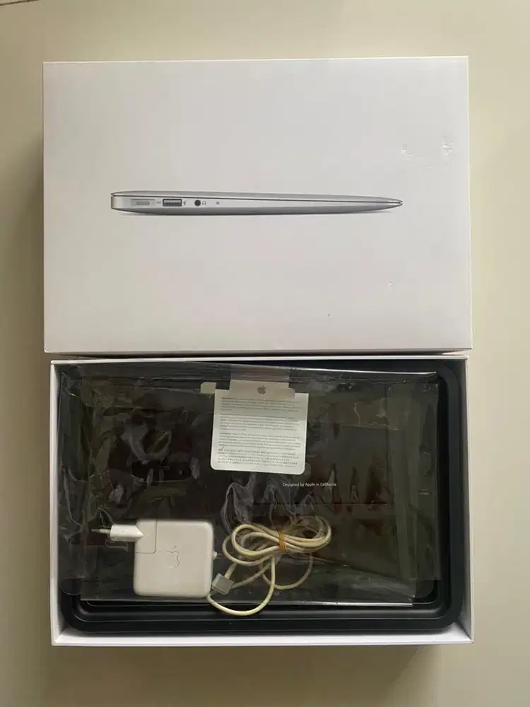 Macbook air kondisi masi bagus
