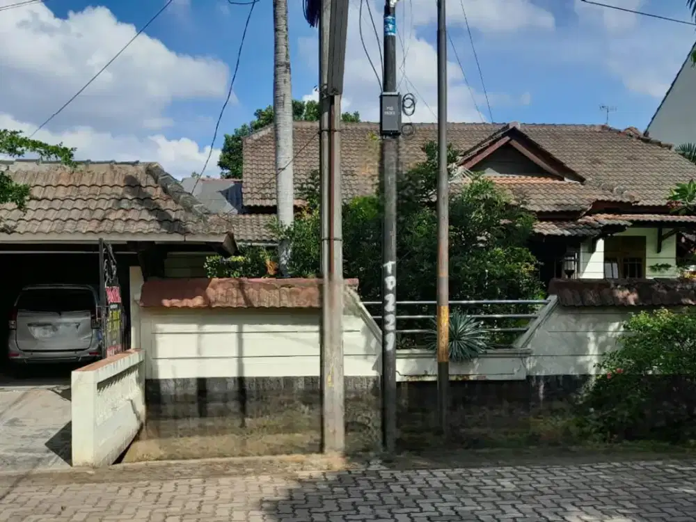DIJUAL CEPAT Rumah Dalam Komplek 1 Gerbang masuk Keamanan 24 jam